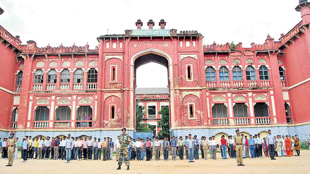 సిటీ కళాశాల..జ్ఞాన దీపస్తంభం
