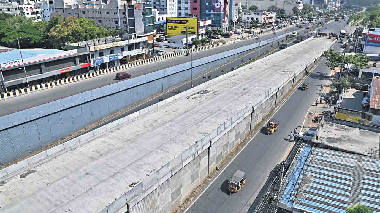 21 మీటర్ల ఎత్తులో.. 42 పిల్లర్లతో..