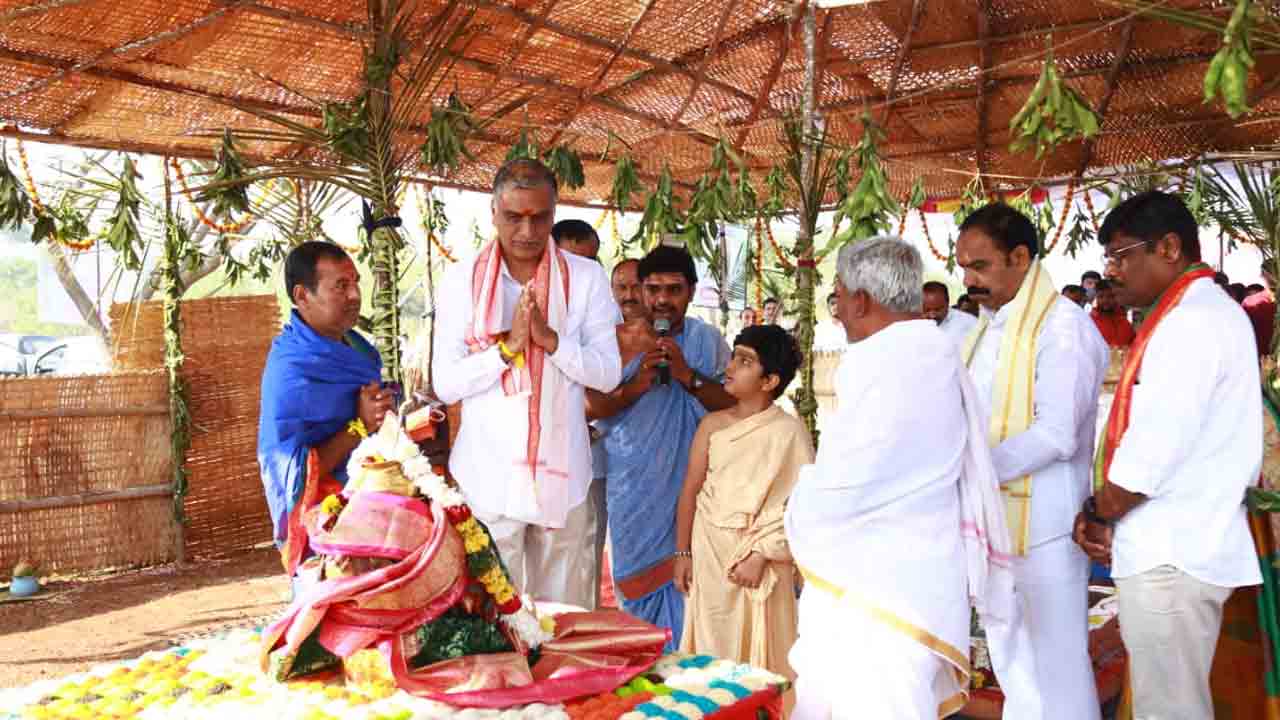 అద్భుతమైన పుణ్యక్షేత్రంగా బద్ధిపోచమ్మ ఆలయం: మంత్రి హరీశ్‌ రావు