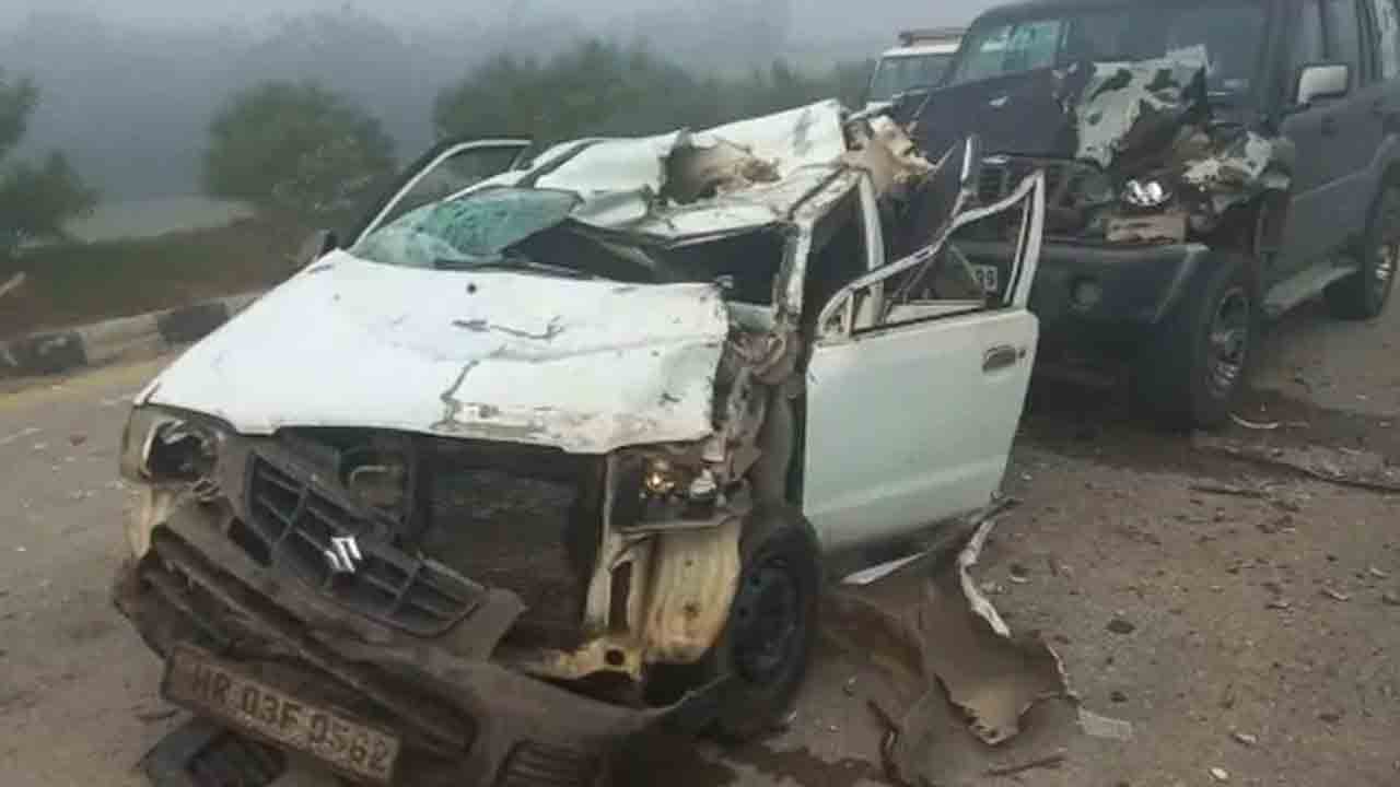 హర్యానాలో దట్టంగా కమ్ముకున్న పొగమంచు.. 15 వాహనాలు ఢీ