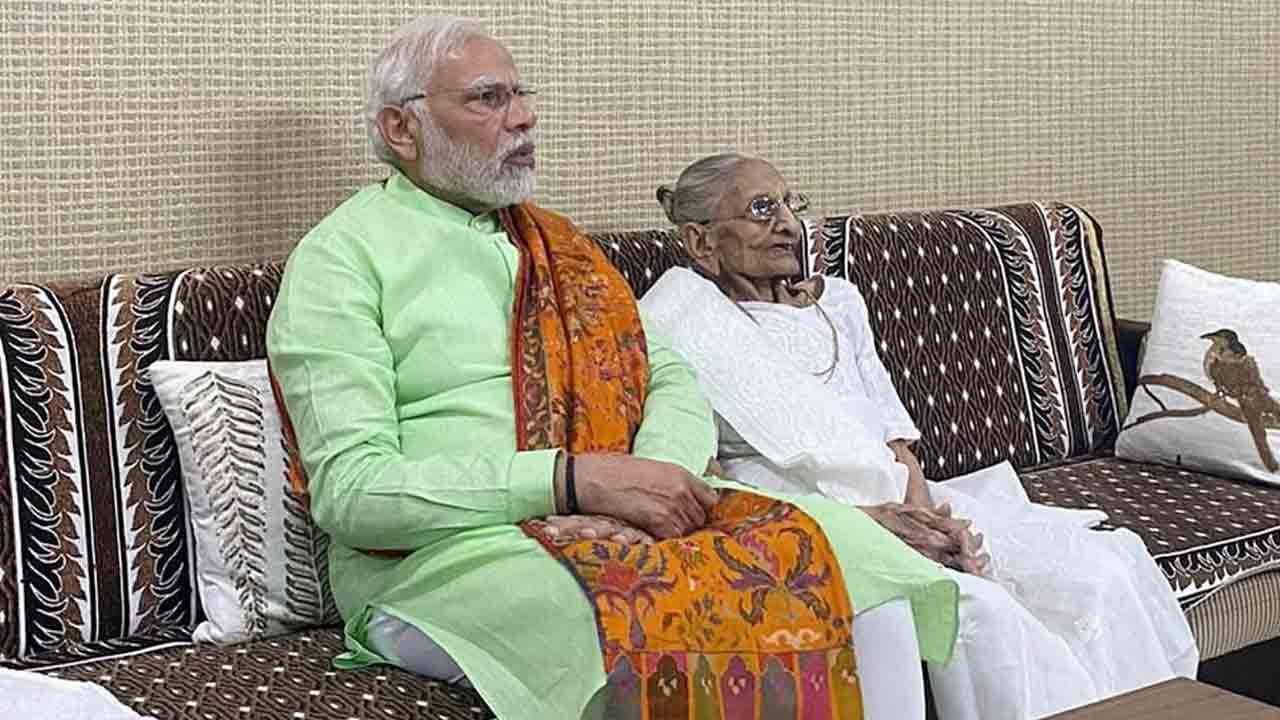 హీరాబెన్‌ మోదీ మృతిపట్ల మంత్రి హరీశ్‌ రావు సంతాపం