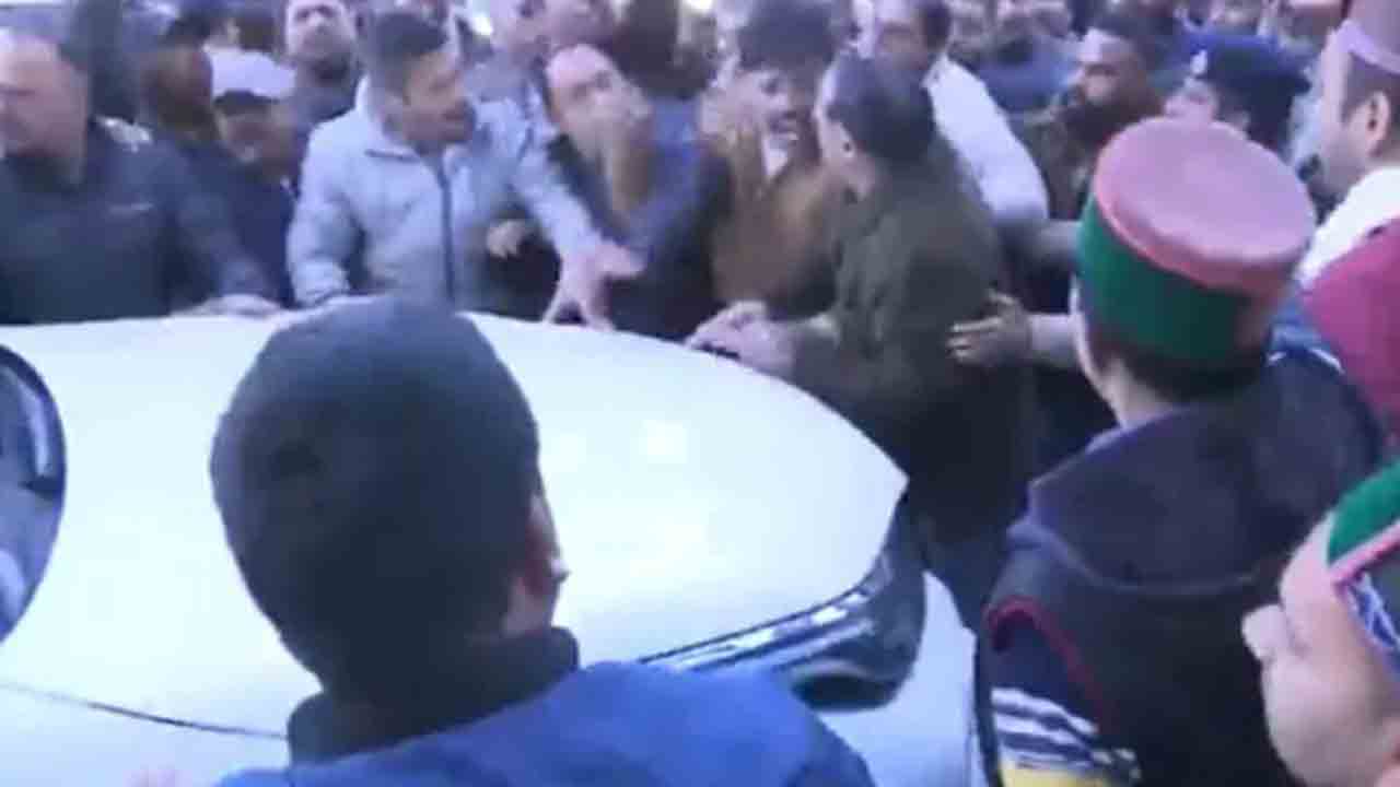 Watch: హిమాచల్‌ప్రదేశ్‌ సీఎం పదవి కోసం డ్రామా.. ప్రతిభా సింగ్ మద్దతుదారుల బలప్రదర్శన