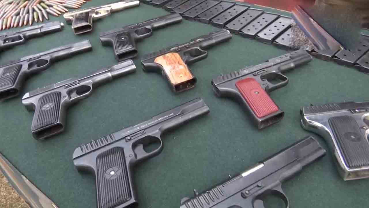 కశ్మీర్‌లో భారీగా మారణాయుధాలు, మందుగుండు సామాగ్రి లభ్యం