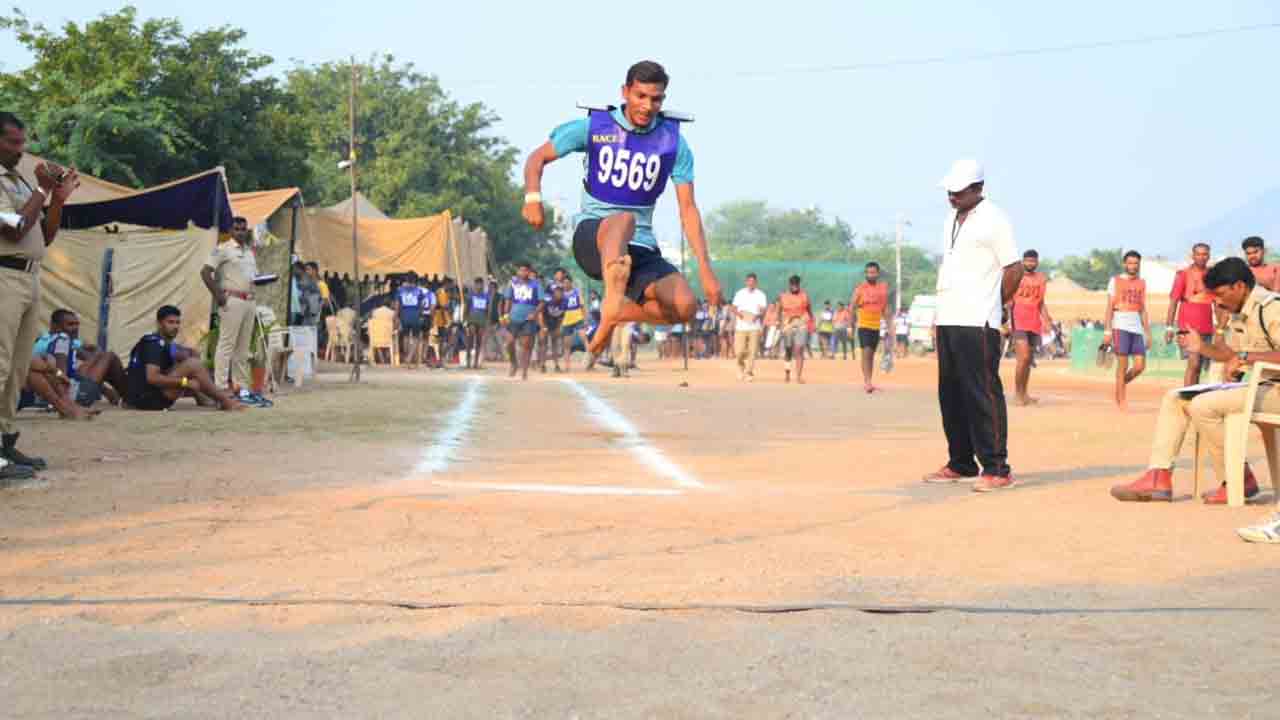 కొనసాగుతున్న పోలీస్‌ ఈవెంట్స్‌