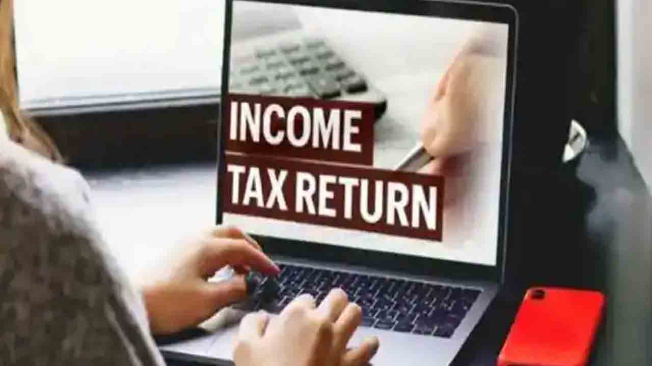 IT Returns on Gifts | మీకు వచ్చిన బహుమతుల సమాచారం ఇవ్వడం మరిచిపోయారా.. ఐటీ నోటీసులొస్తాయ్..!