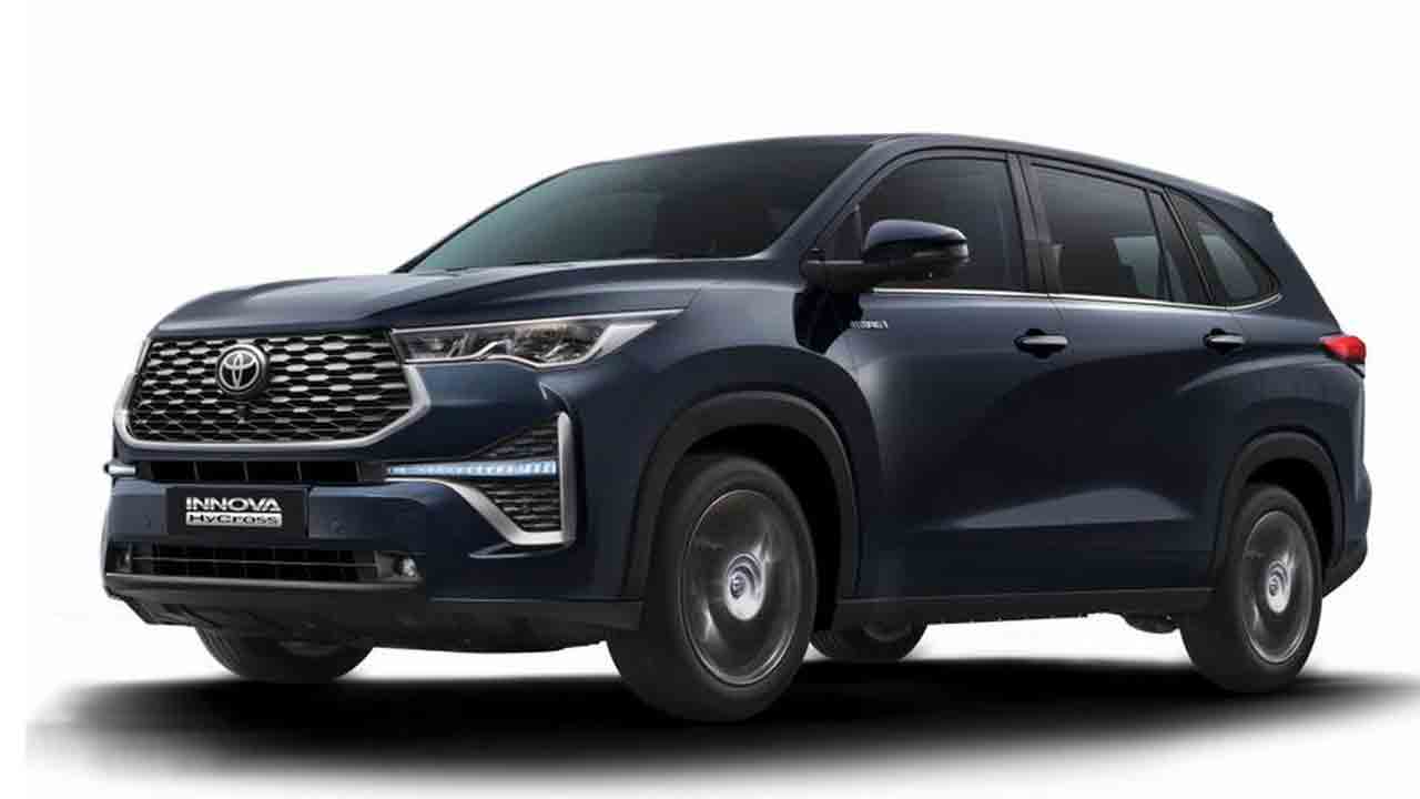 ఇన్నోవా హైక్రాస్‌ మోడల్‌.. ధర రూ.18.30 లక్షలు