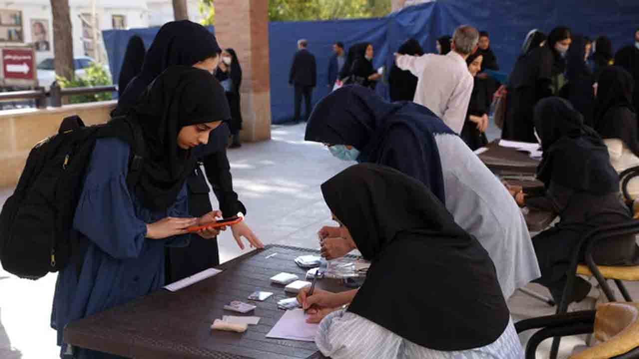 Iran | ఇరాన్‌లో హిజాబ్‌ ఆందోళనలు.. విద్యార్థులపై విషప్రయోగం‌..!