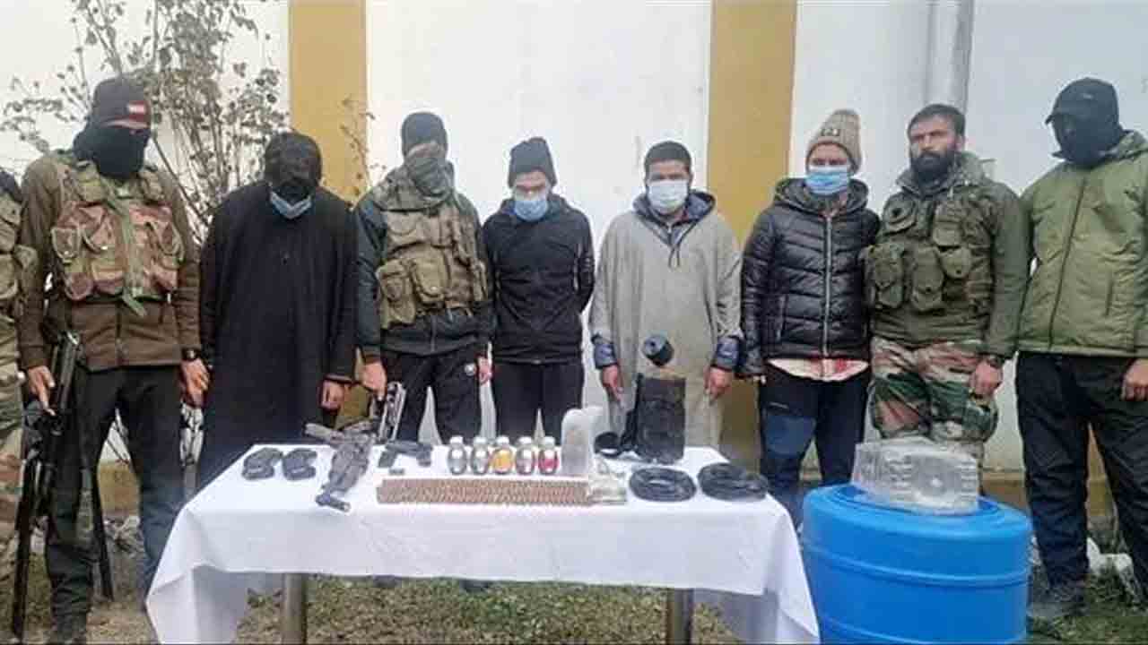 కశ్మీర్‌లో ఐదుగురు హిజ్బుల్‌ ఉగ్రవాదులు అరెస్ట్‌