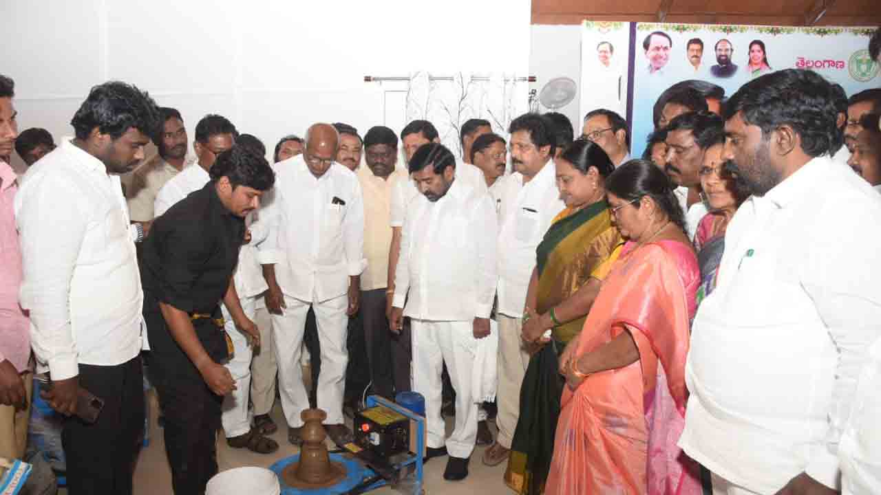 చేతివృత్తులకు చేయూతనిస్తున్న ఘనత సీఎం కేసీఆర్దే : మంత్రి జగదీశ్రెడ్డి