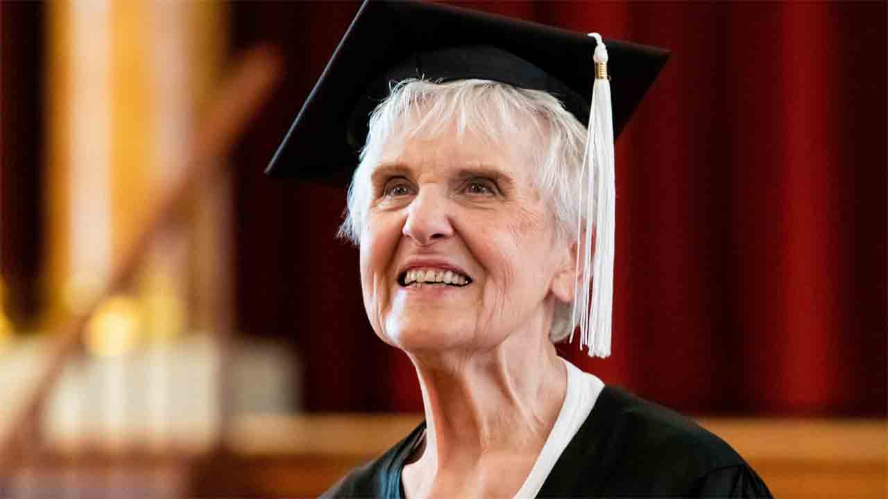 Joyce DeFauw | గ్రాండ్‌ చిల్డ్రన్స్‌ ప్రోత్సాహంతో..  గ్రాడ్యుయేషన్‌ పూర్తి చేసిన 90 ఏండ్ల బామ్మ..!