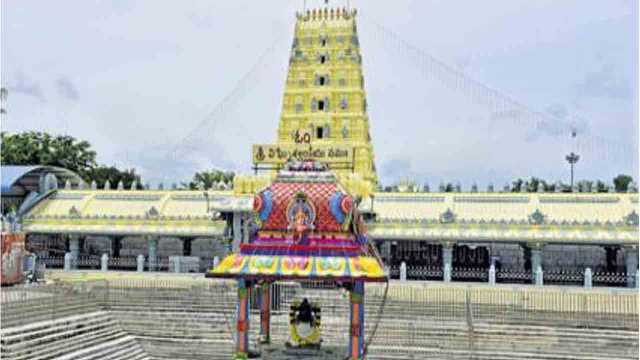 న్యూఇయర్‌, వైకుంఠద్వారా దర్శనం సందర్భంగా కాణిపాకంలో ప్రత్యేక ఏర్పాట్లు