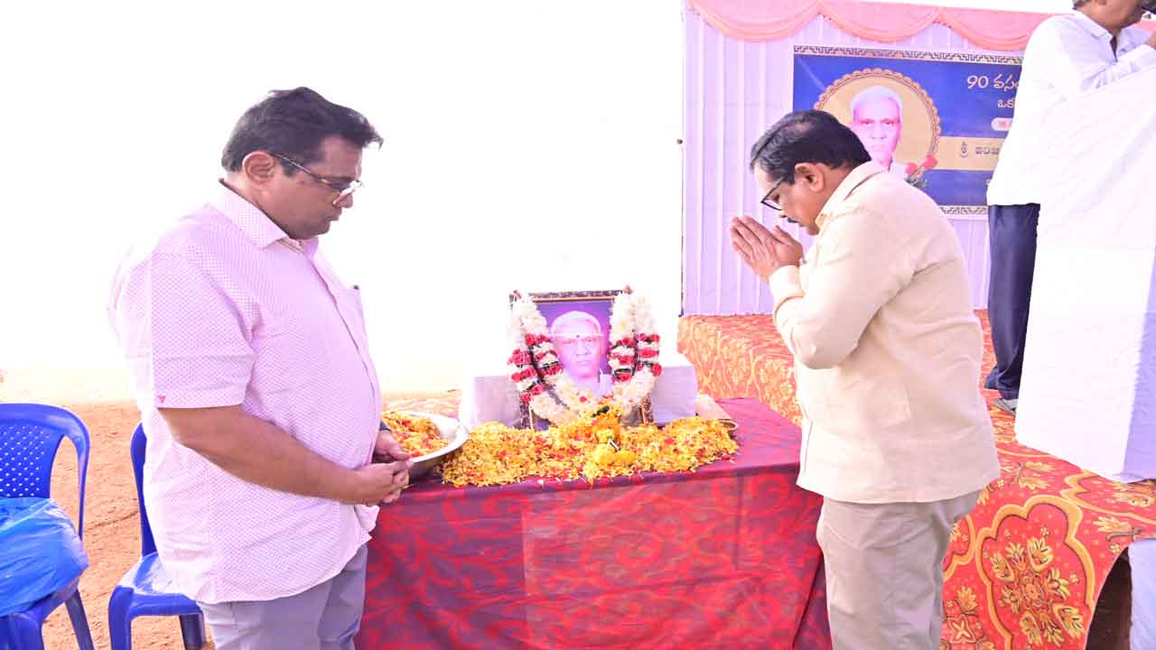 దేశాన్ని మతతత్వం కమ్మేస్తుంటే మౌనమేల?