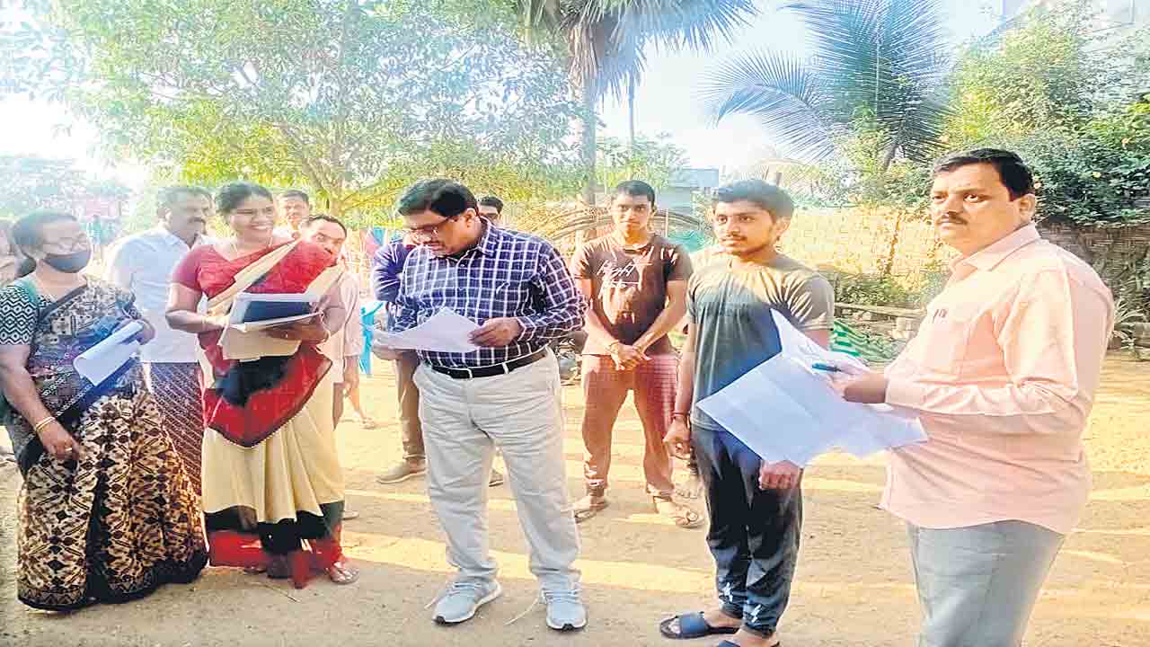 అర్హులంతా ఓటుకు దరఖాస్తు చేసుకోవాలి