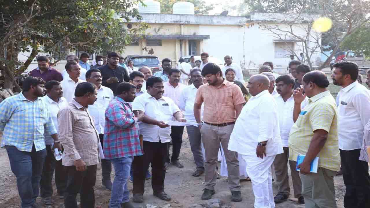 అభివృద్ధి పనులను వేగవంతం చేయండి