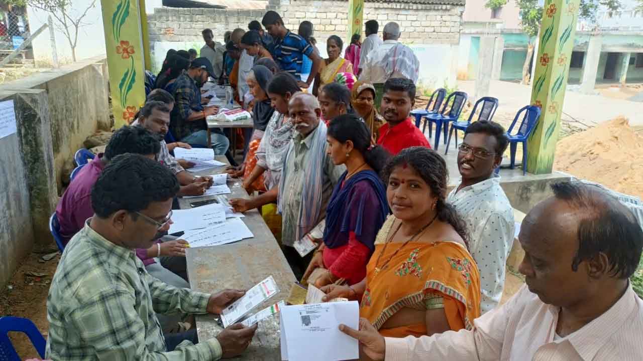 శరవేగంగా ఓటు కార్డు – ఆధార్‌ అనుసంధానం