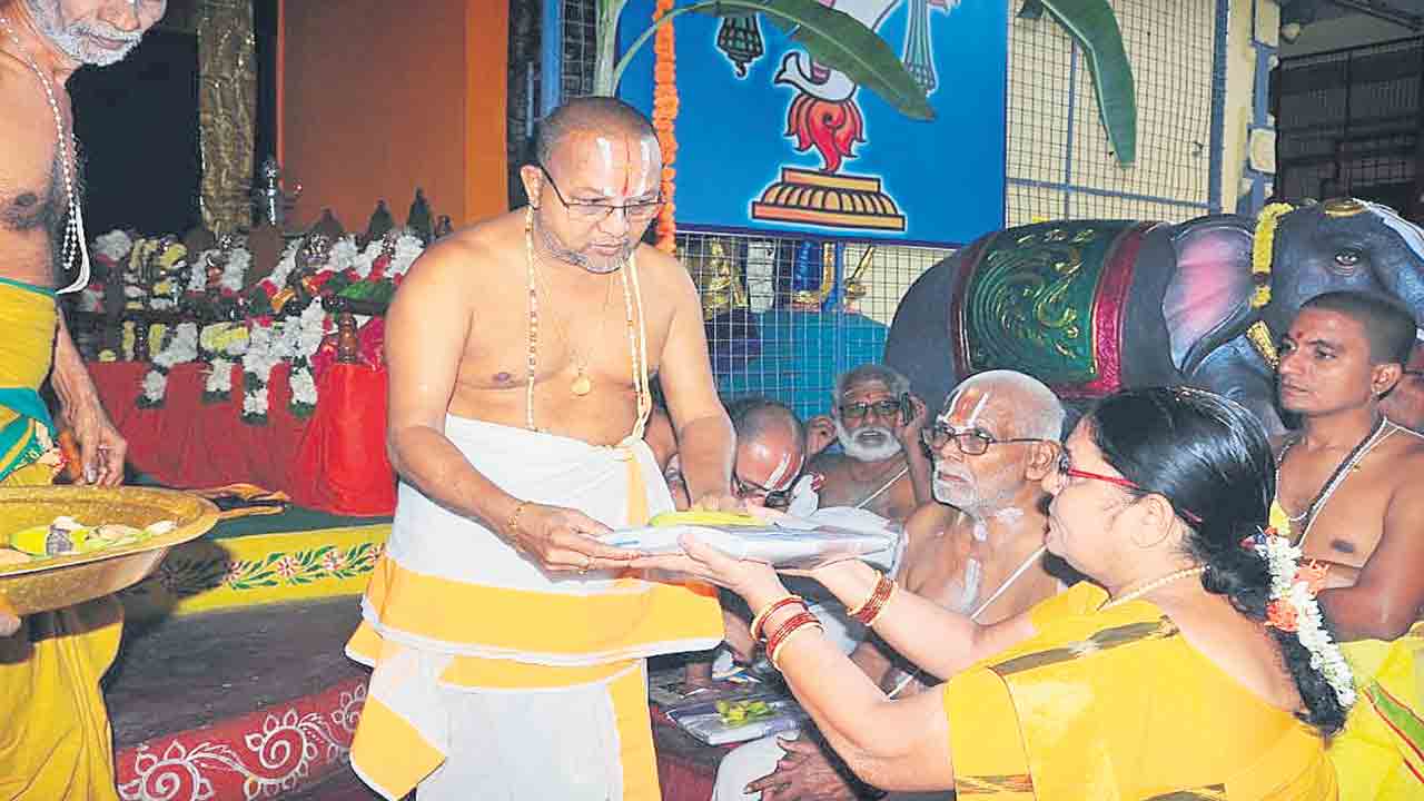 భద్రాద్రిలో వైభవంగా ప్రారంభమైన ముక్కోటి ఏకాదశి