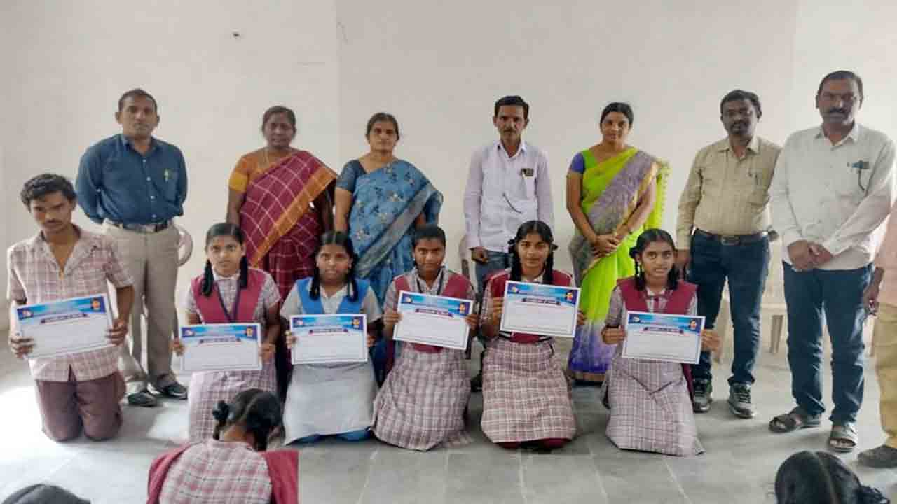 విద్యార్థులు ఉన్నత స్థాయికి ఎదగాలి