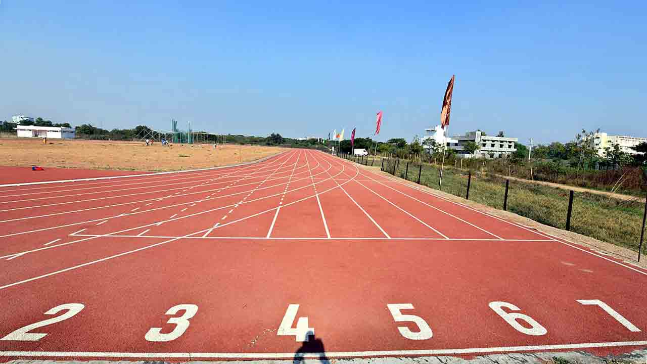 సింథటిక్‌ అథ్లెటిక్‌ ట్రాక్‌ రెడీ