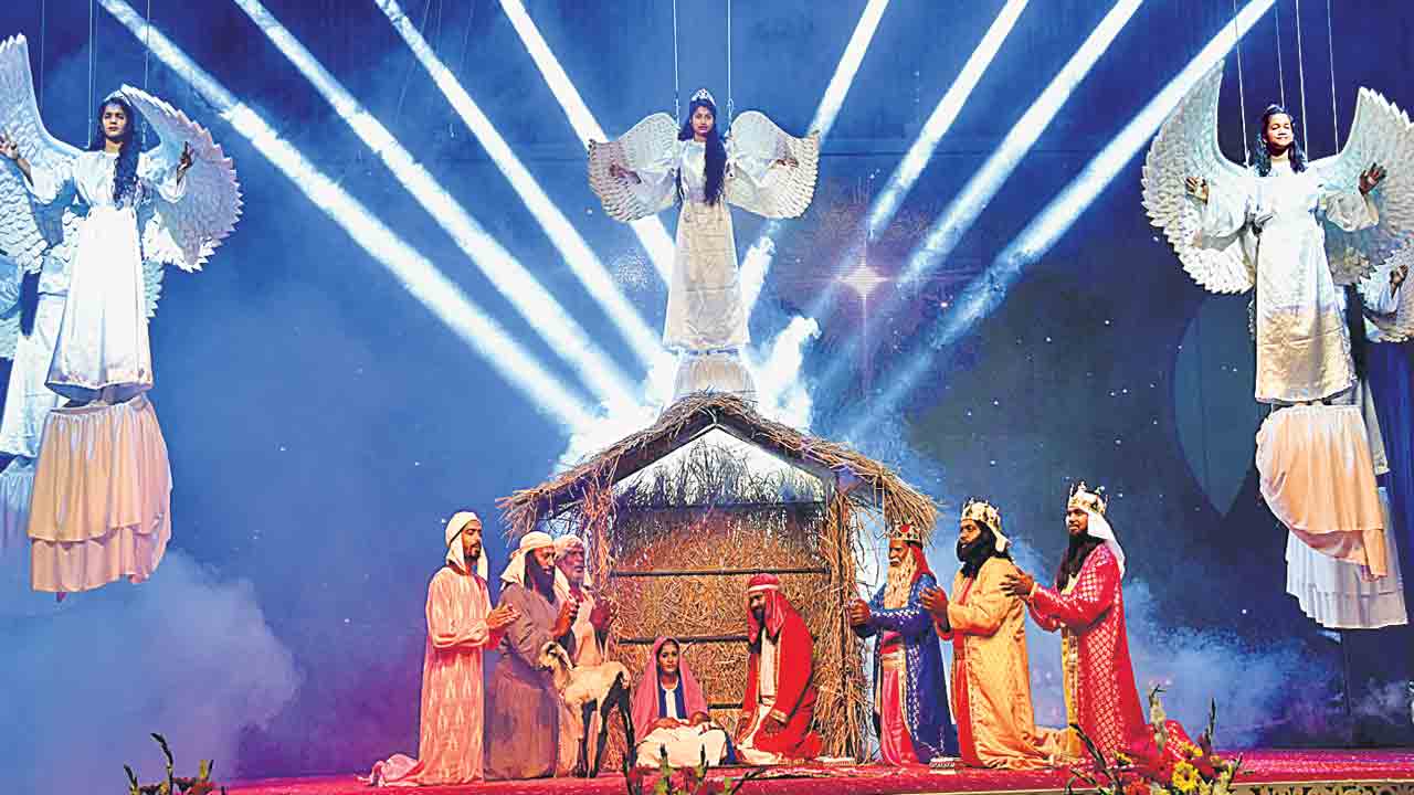 ఘనంగా క్రిస్మస్‌ వేడుకలు