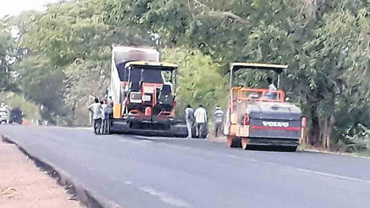 పల్లె రోడ్లకు మహర్దశ