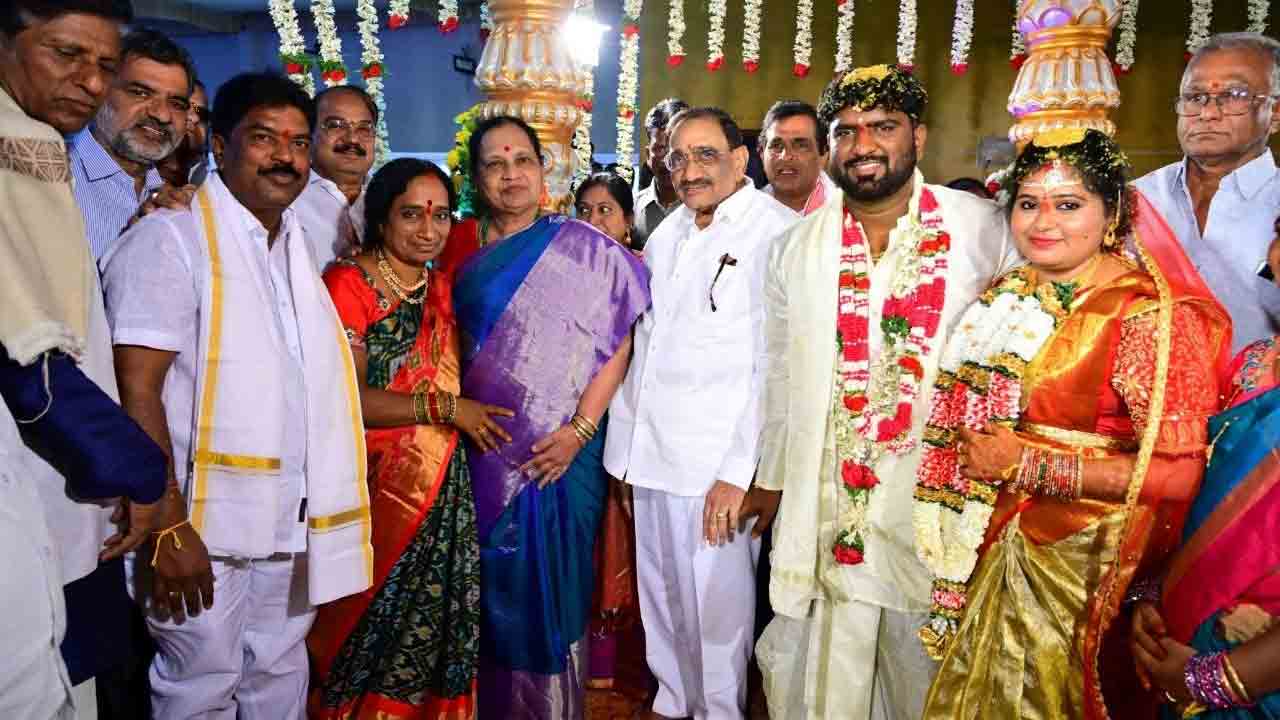 వివాహ వేడుకలో కెప్టెన్‌