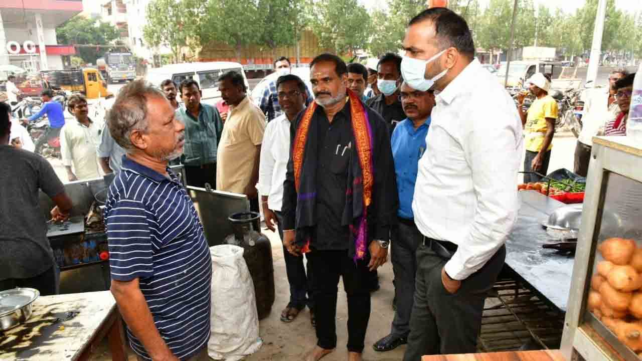 ఉపాధి కల్పించే స్థాయికి ఎదగాలి