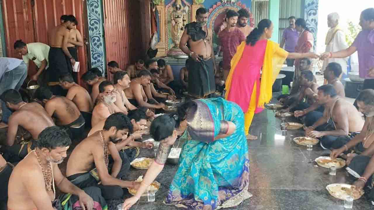 అయ్యప్ప స్వామికి ప్రత్యేక పూజలు