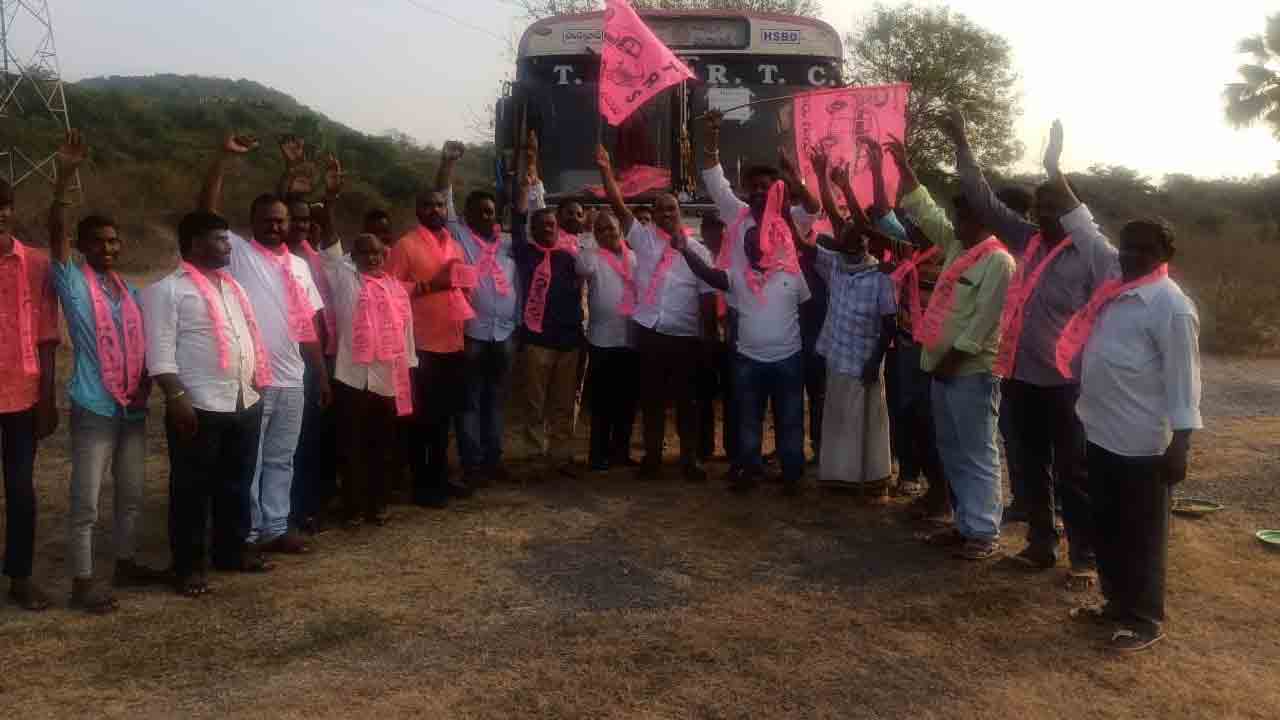 తరలిన గులాబీ దళం