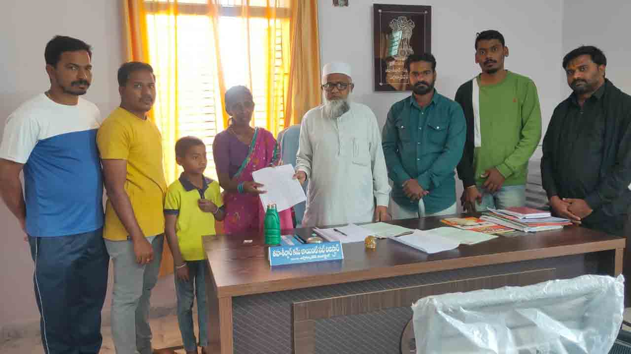 నా కొడుకును కాపాడండి