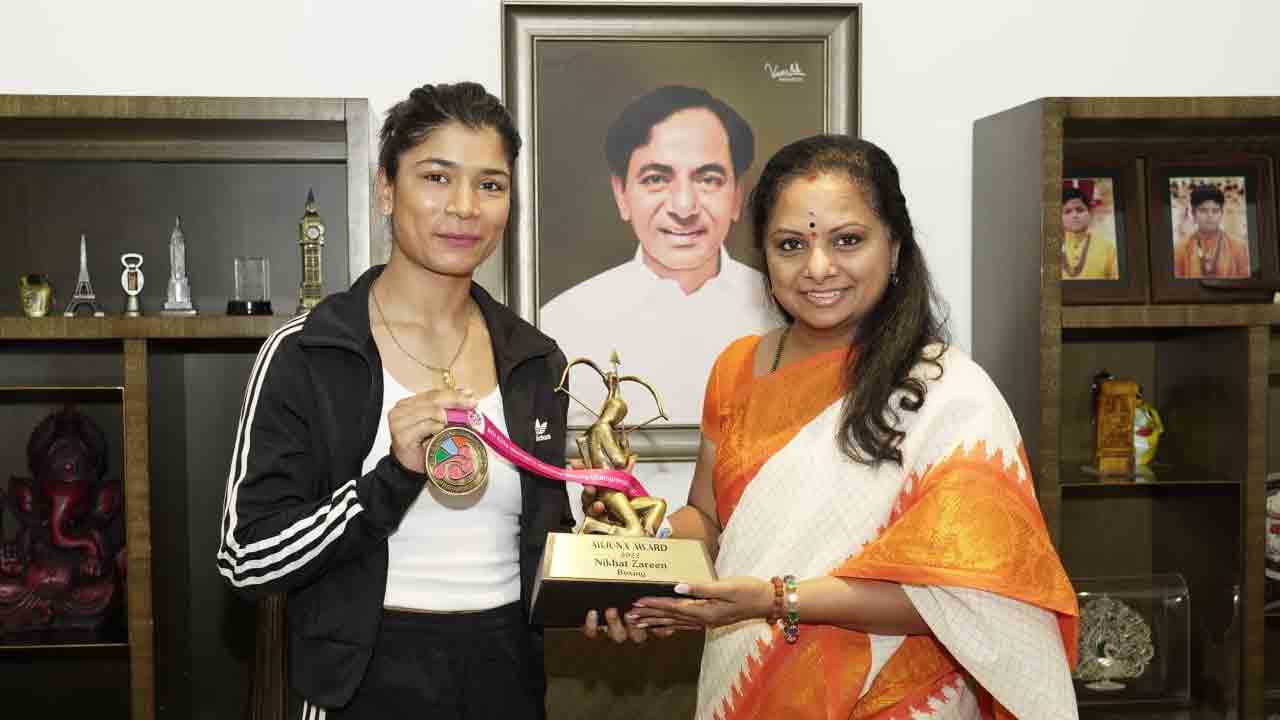 నిఖత్ జరీన్, ఇషా సింగ్‌లను అభినందించిన ఎమ్మెల్సీ కల్వకుంట్ల కవిత