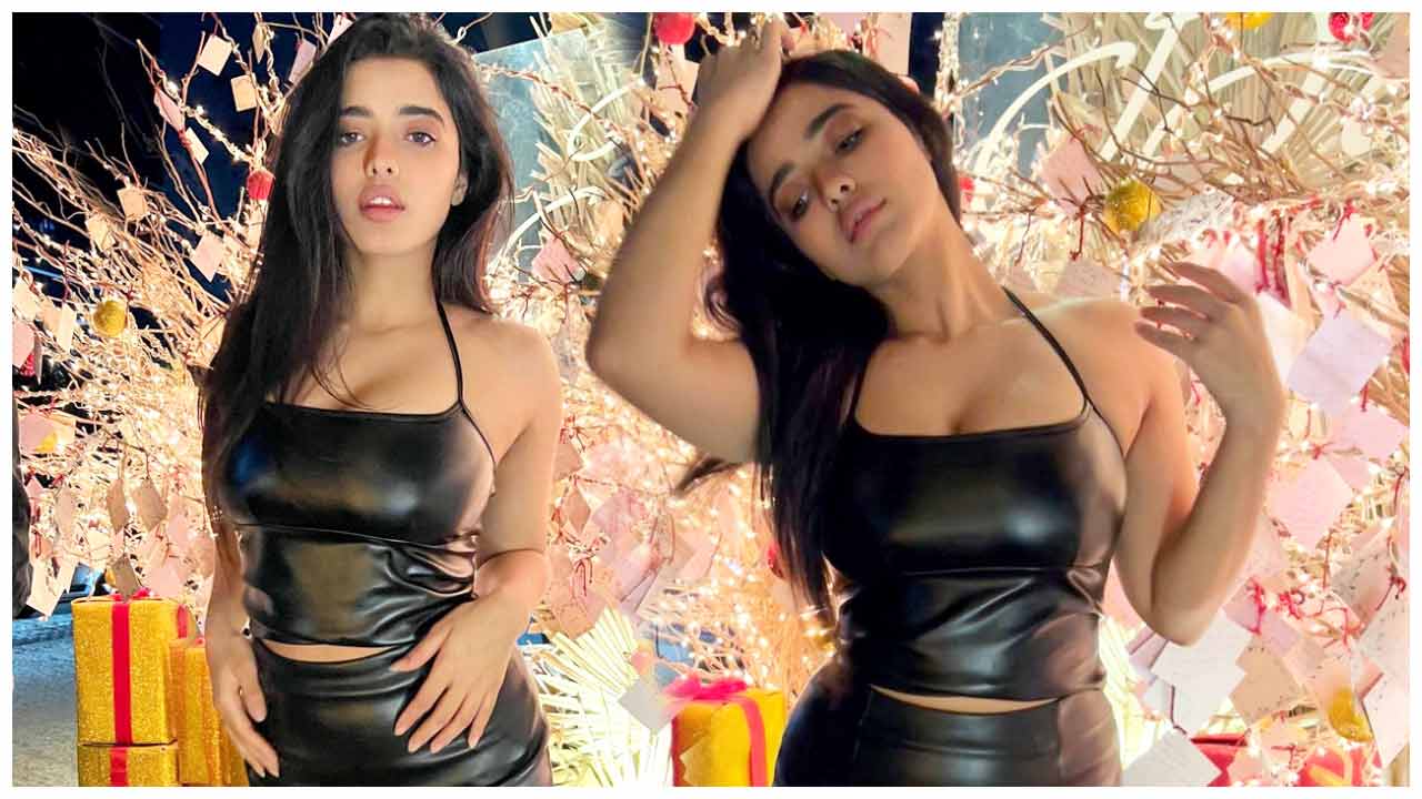 Ketika Sharma | మినీ స్క‌ర్ట్స్‌లో కేతికా శర్మ ధ‌గ‌ధ‌గ‌లు..