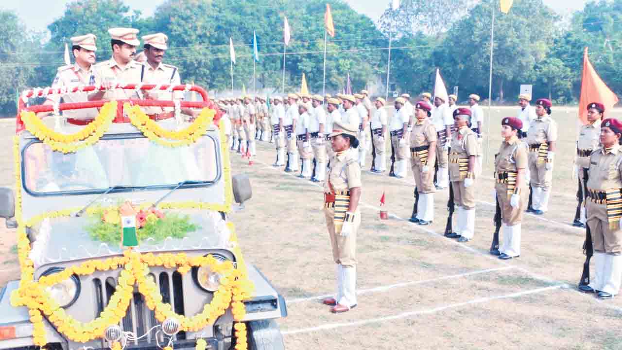 హోంగార్డుల సేవలు అనిర్వచనీయం