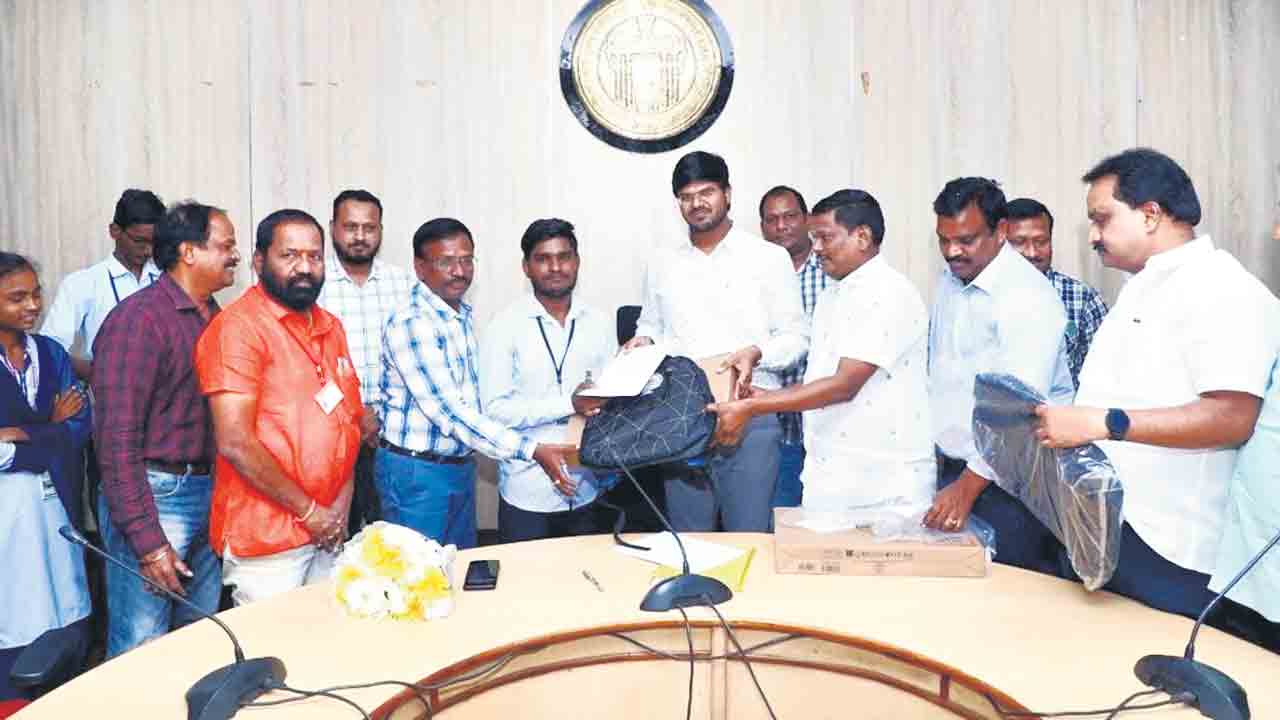 పోటీ ప్రపంచంలో నైపుణ్యం తప్పనిసరి : కలెక్టర్‌