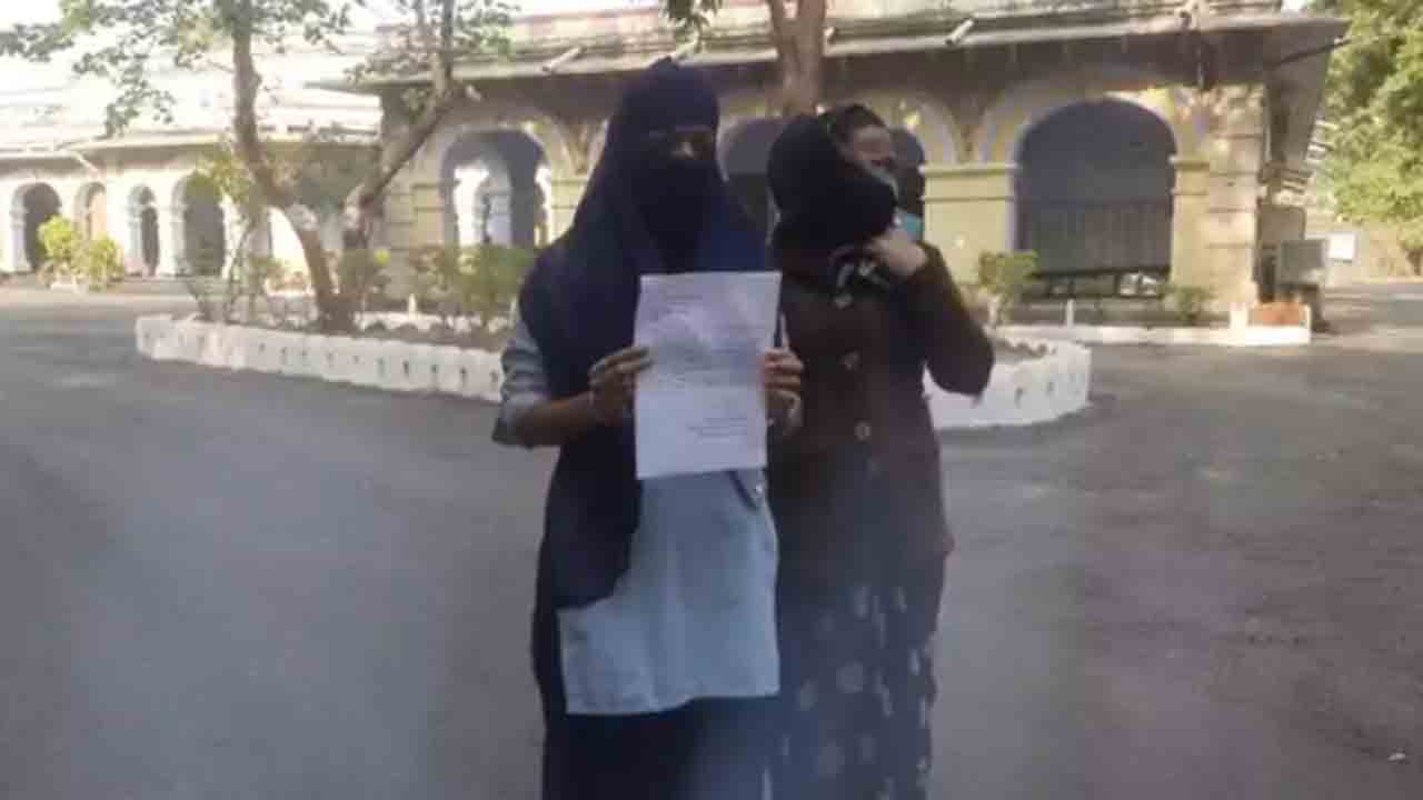 నాతో ఇంటికి వచ్చి కోరిక తీర్చకపోతే పది వేల ఫైన్‌ వేస్తా’.. విద్యార్థిని బెదిరించిన ట్రాఫిక్‌ పోలీస్‌