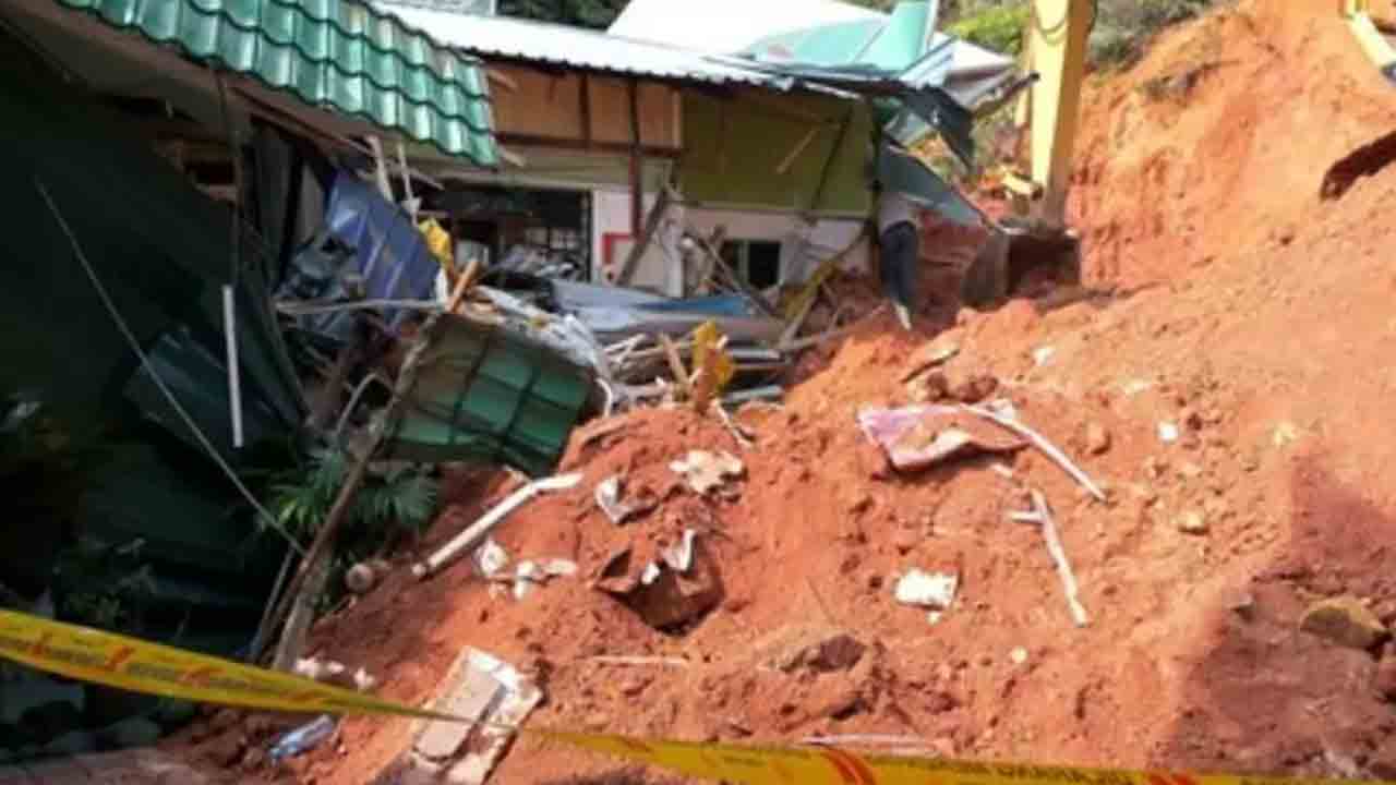 కౌలాలంపూర్‌లో విరిగిపడ్డ కొండచరియలు.. 9 మంది మృతి, 25 మంది గల్లంతు