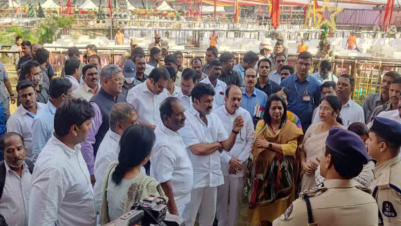 క్రిస్మస్‌ విందు ఏర్పాట్లను పరిశీలించిన మంత్రులు