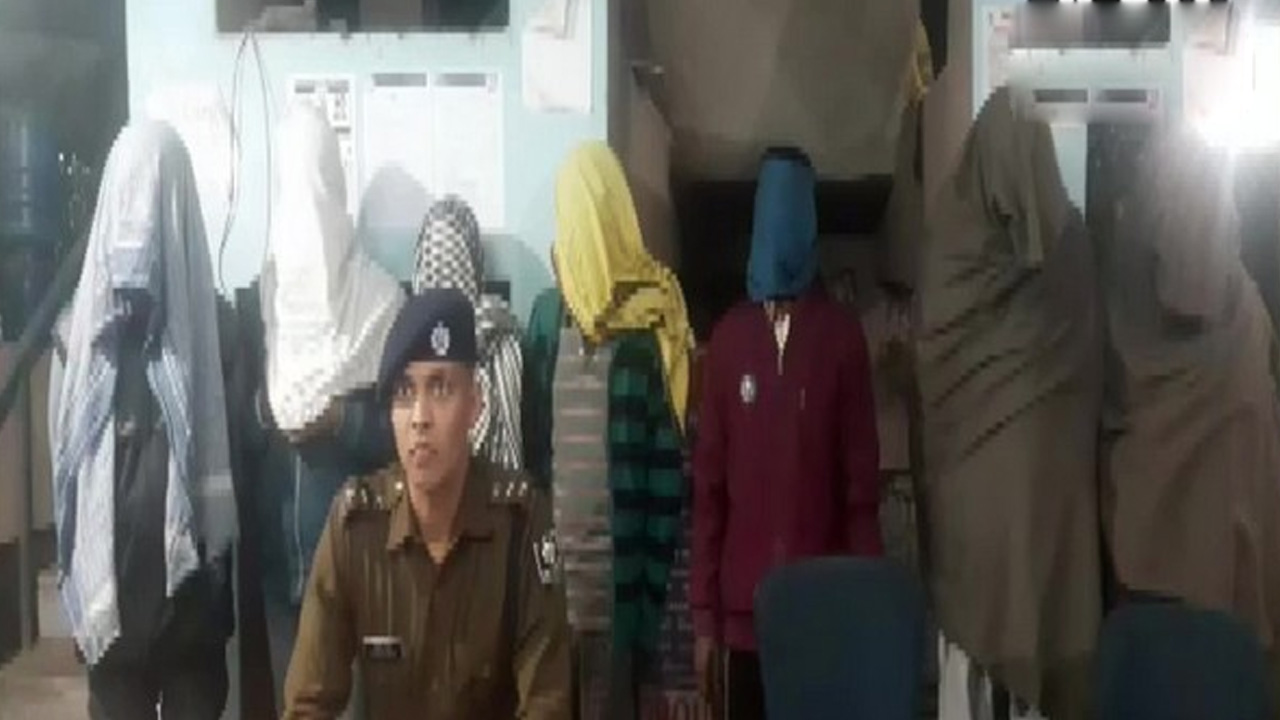 లాకప్‌లో లిక్కర్‌ పార్టీ.. ఇద్దరు పోలీసులు, ఐదుగురు ఖైదీలు అరెస్ట్‌