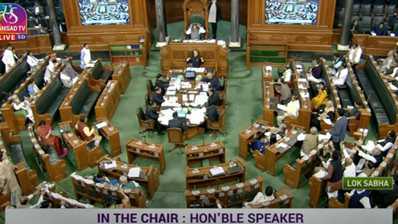 ఎంపీలు, ఎమ్మెల్యేలపై గత ఐదేండ్లలో 56 సీబీఐ కేసులు: కేంద్రం