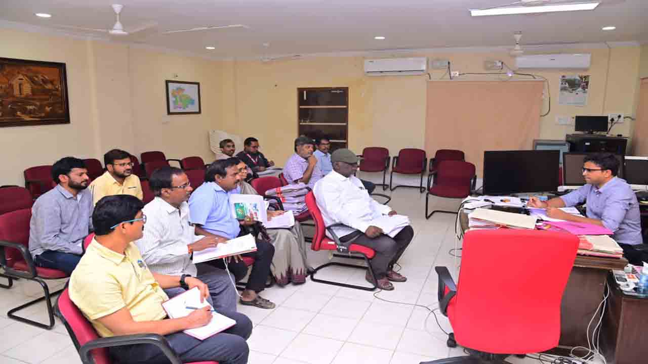 ఆరుతడి పంటలను ప్రోత్సహించాలి