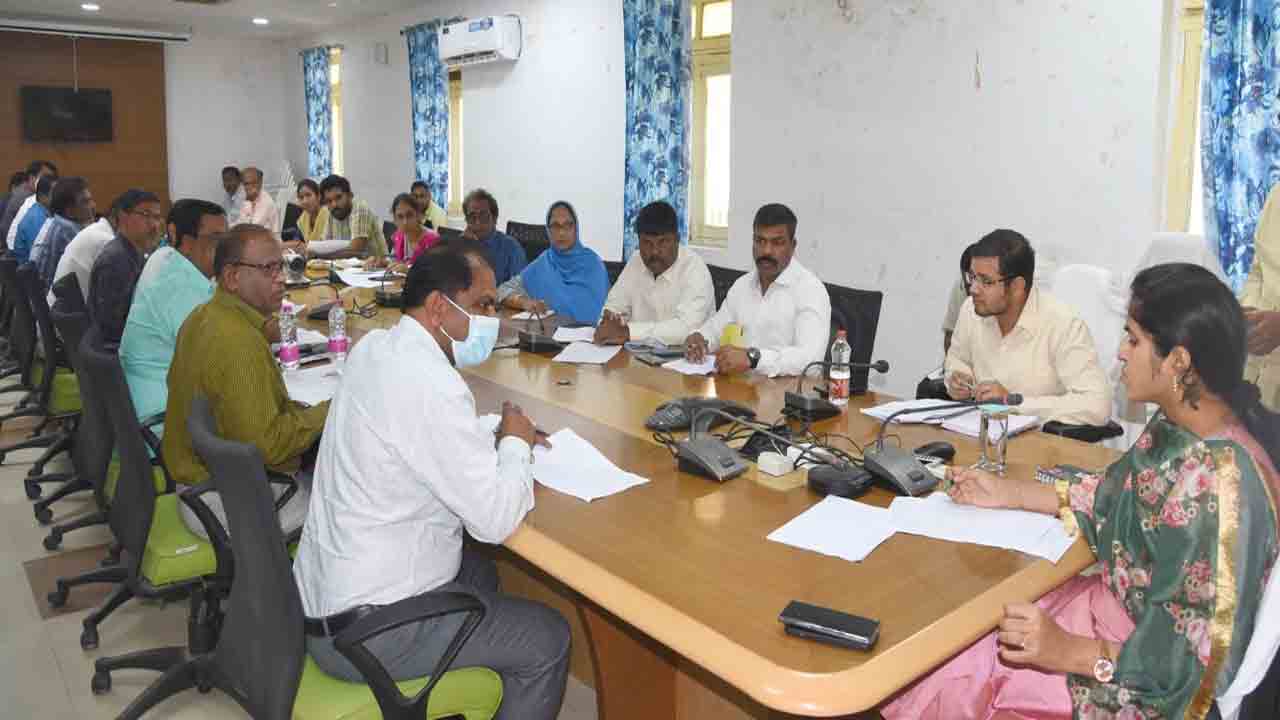 దరఖాస్తులను క్షేత్రస్థాయిలో పరిశీలించాలి