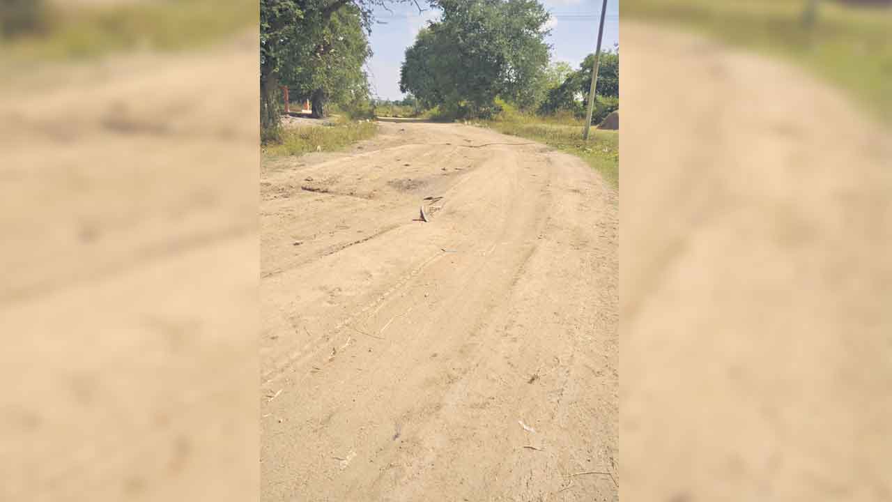 తండాల్లో బీటీ రోడ్లు