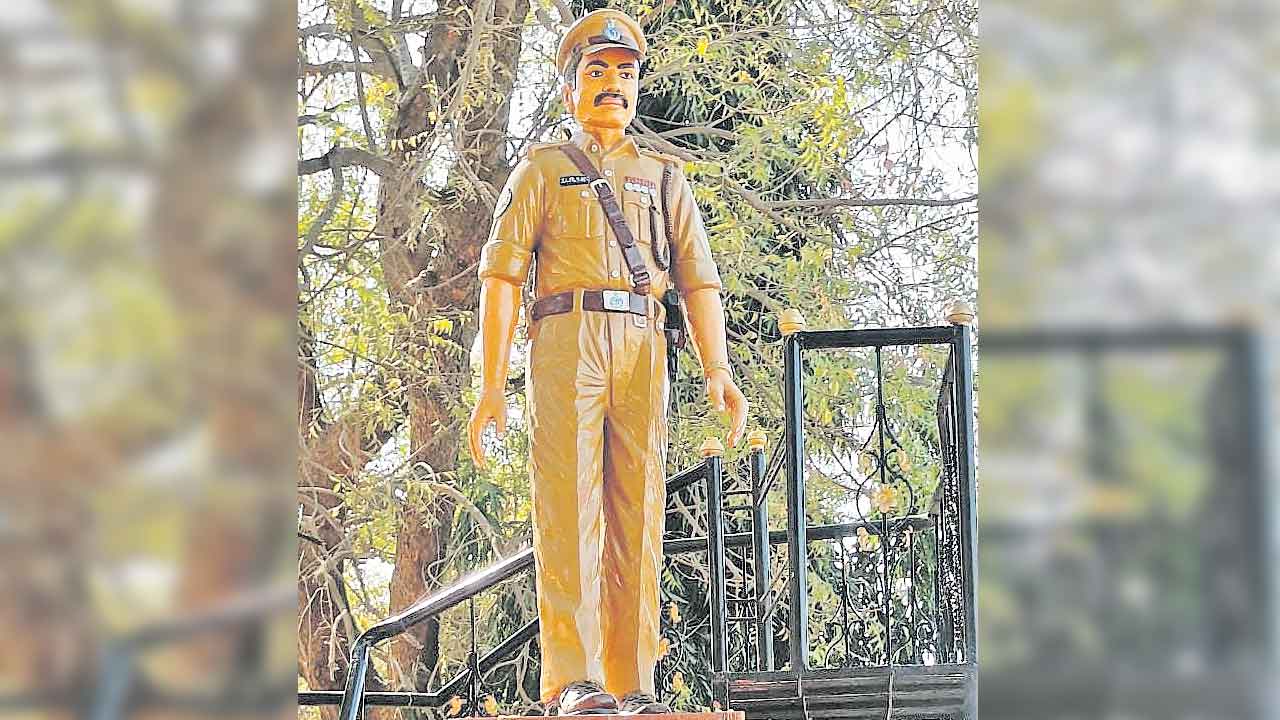 ప్రజల పోలీస్‌.. జాన్‌విల్సన్‌