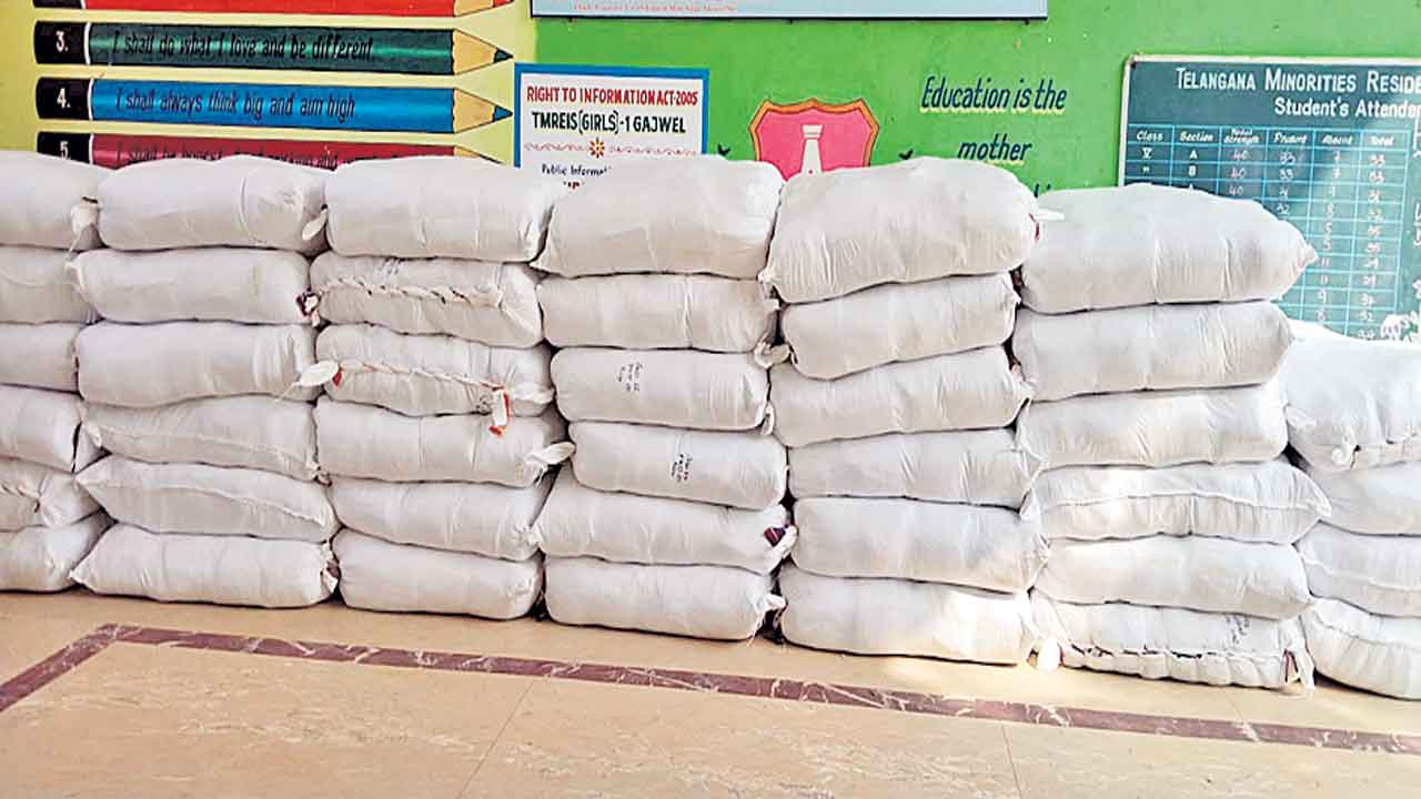 4వేల కుటుంబాలకు క్రిస్మస్‌ కానుకలు