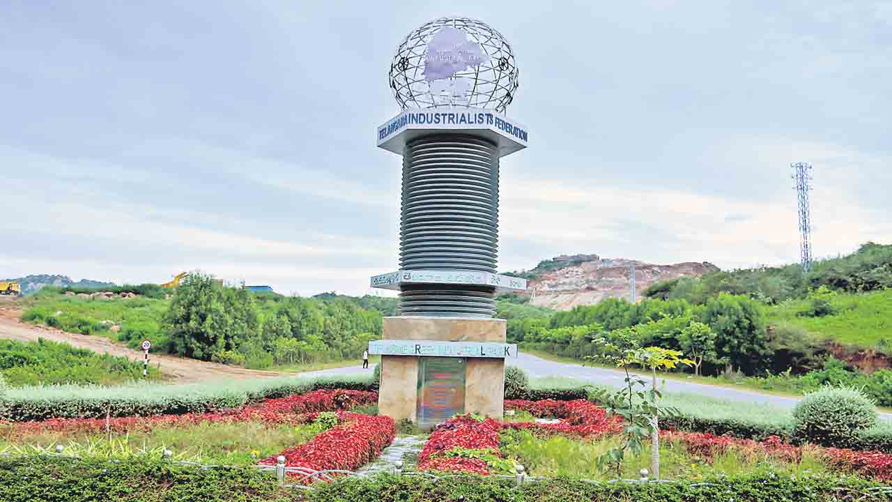 బొమ్మల పరిశ్రమలకు ఏర్పాట్ల జోరు