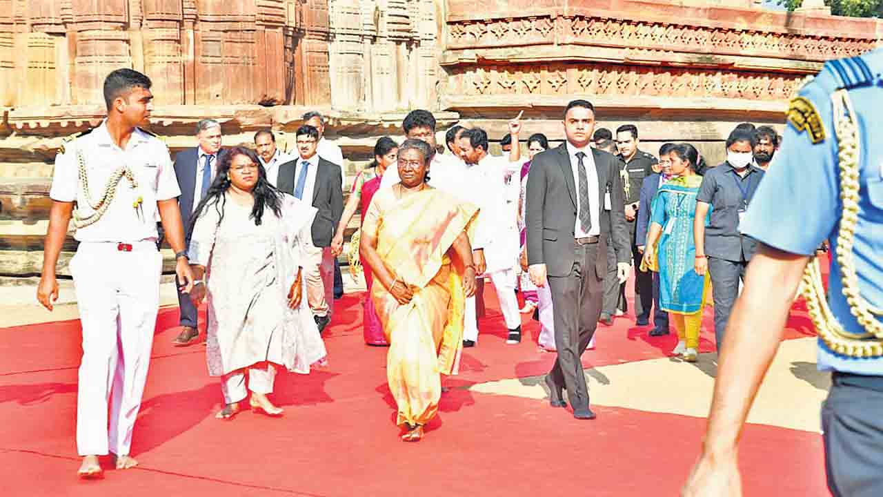 మేడారం జాతర విలువల కాణాచి.. రామప్ప శిల్ప సంపద అద్భుతం