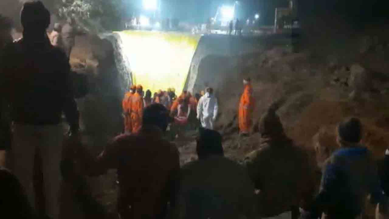 మధ్యప్రదేశ్‌ | బోరుబావిలో పడిన బాలుడు మృతి