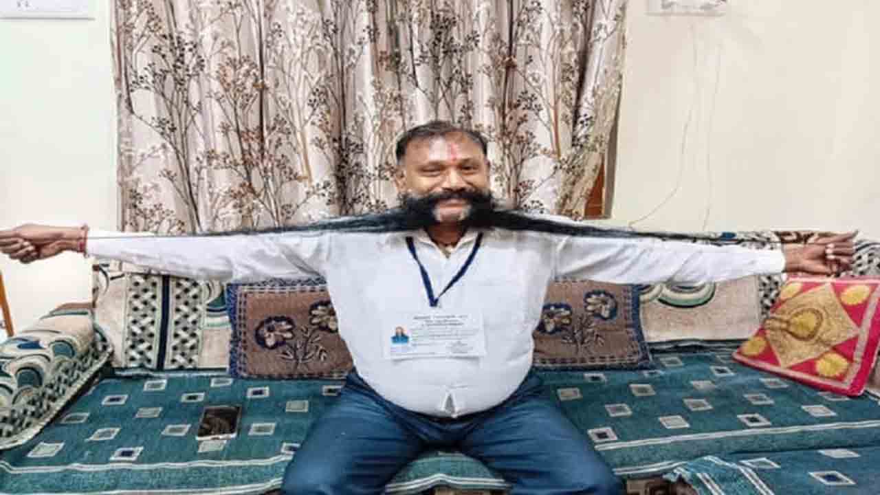 Moustache | ఎన్నికల్లో గెలిపించండి.. మీసాల నిర్వహణకు ప్రత్యేక భత్యం ఇప్పిస్తా..!