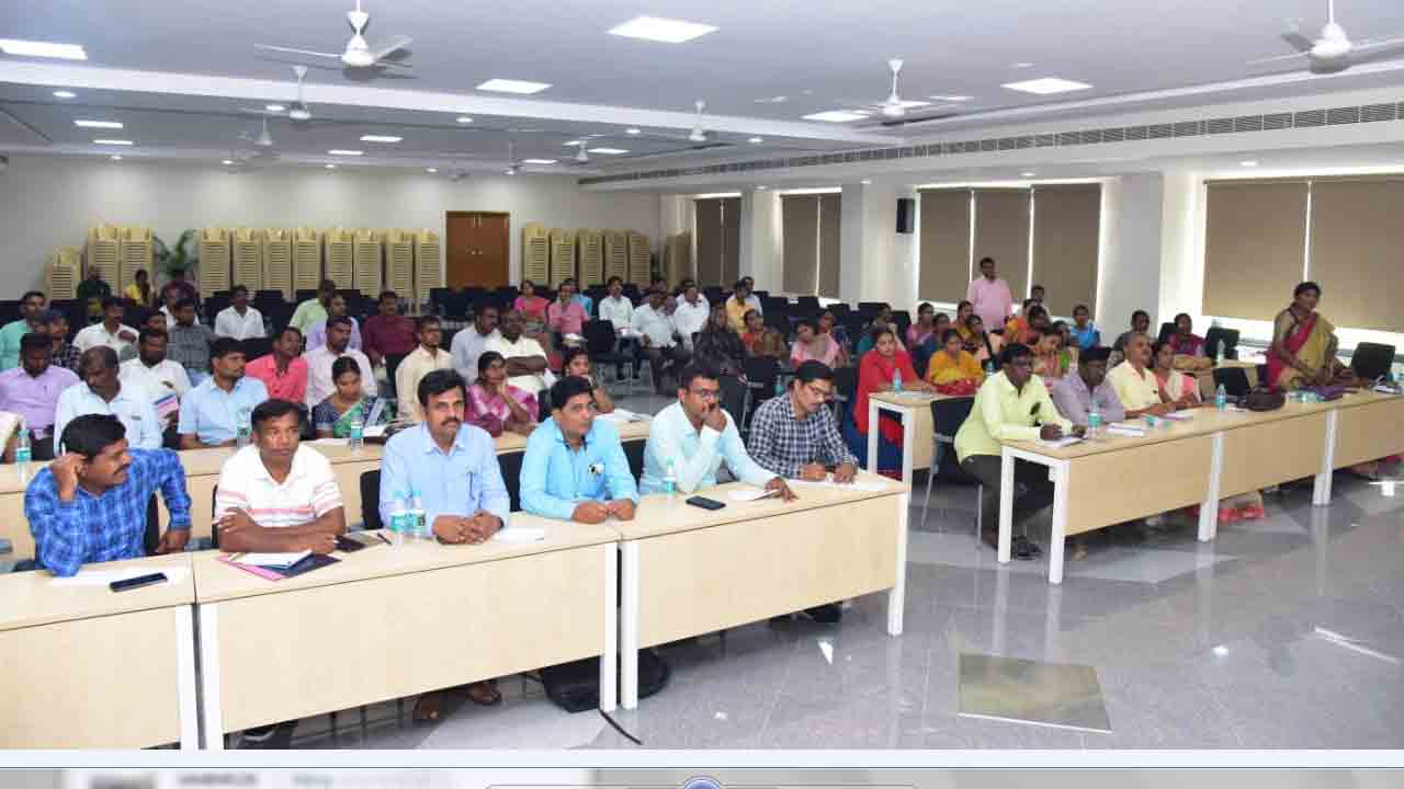 కేంద్రాలను సమర్థవంతంగా నిర్వహించాలి