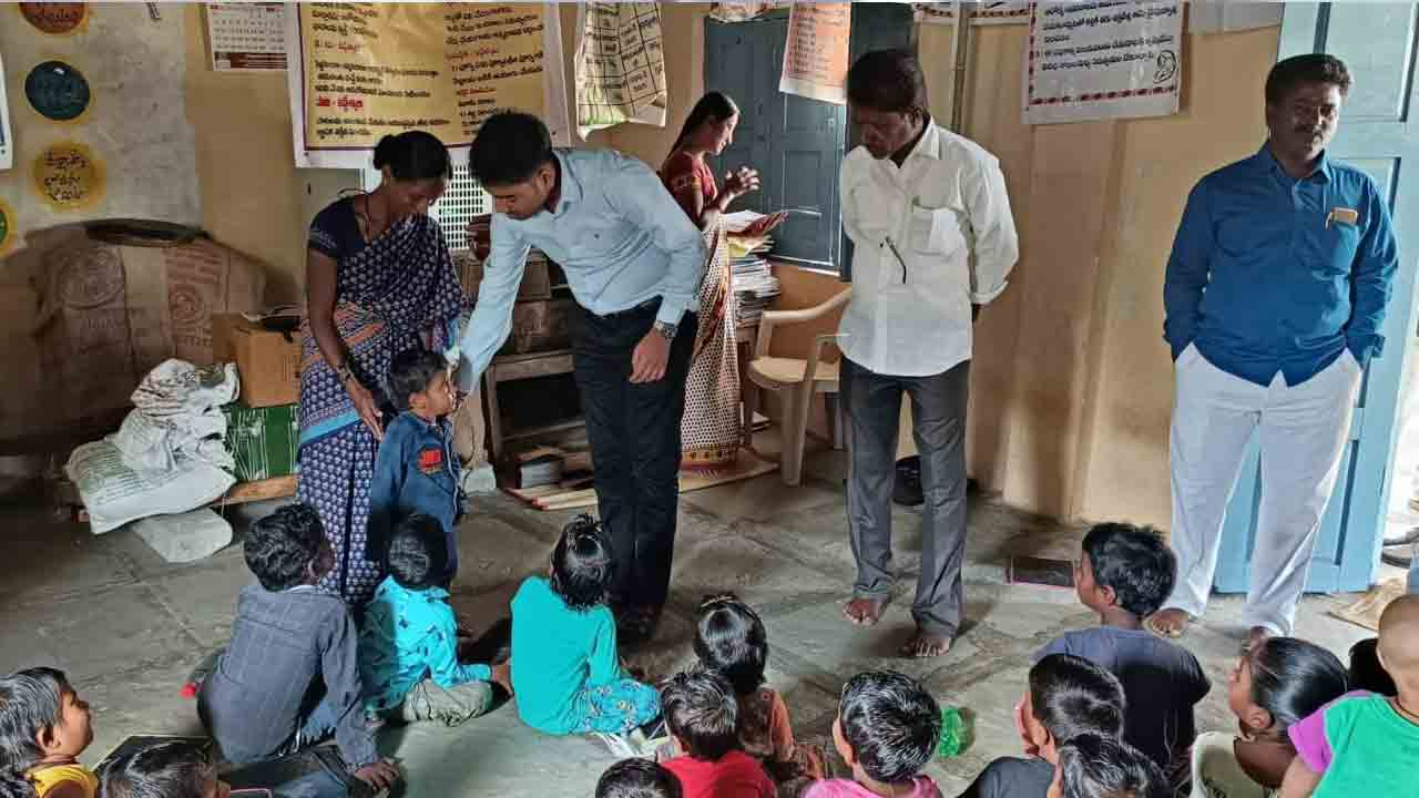 తల్లిదండ్రులతో సమావేశం నిర్వహించాలి