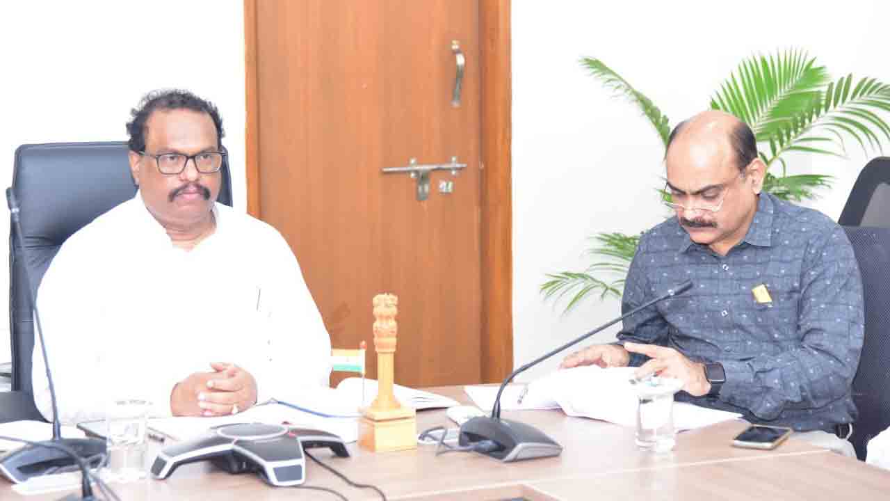 అర్హులందరికీ ఓటు హక్కు కల్పించాలి